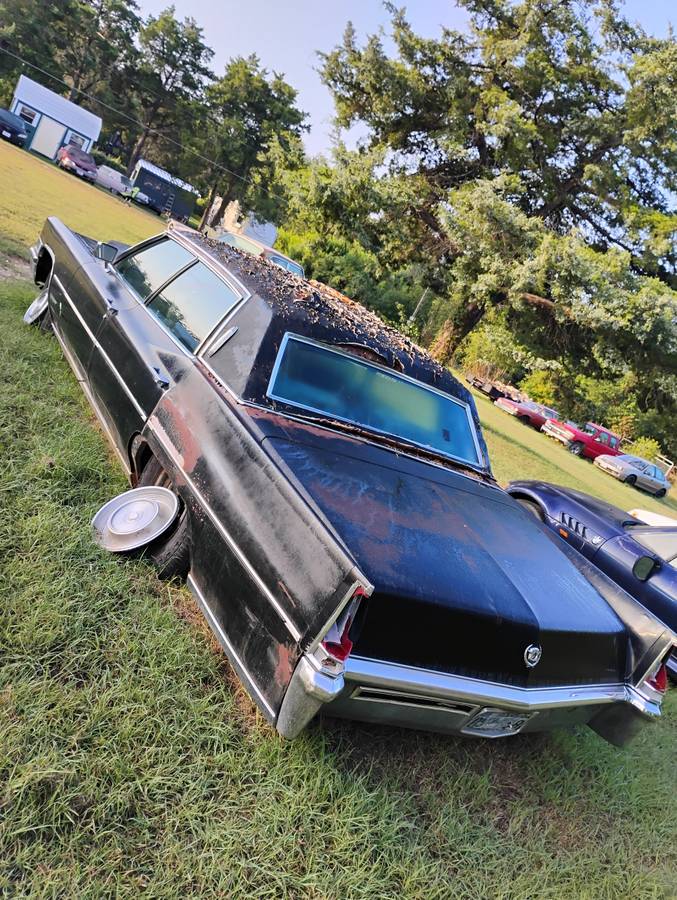 Cadillac-fleetwood-brougham-1969-black-4