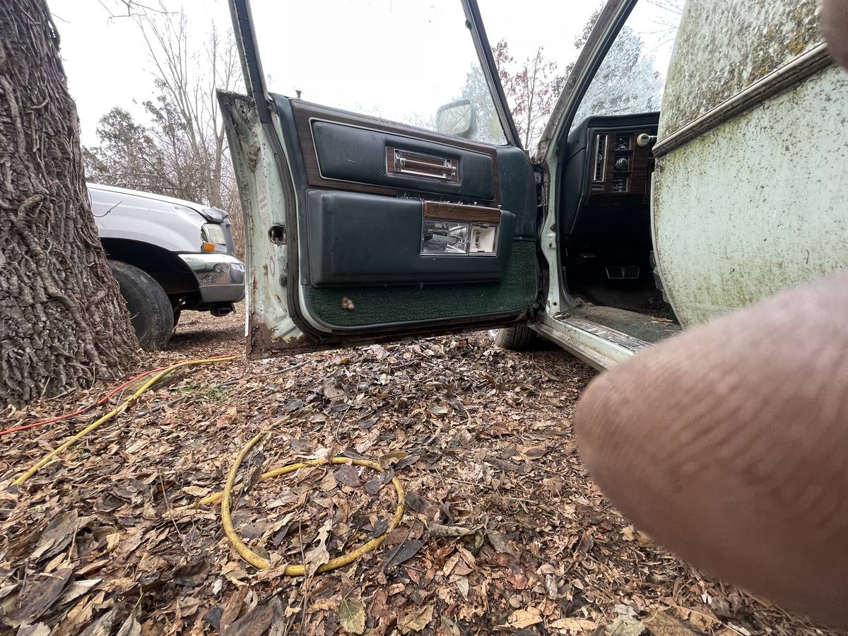 Cadillac-fleetwood-brougham-1978-green-12