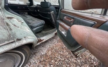 Cadillac-fleetwood-brougham-1978-green-13