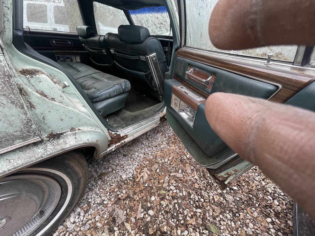 Cadillac-fleetwood-brougham-1978-green-13