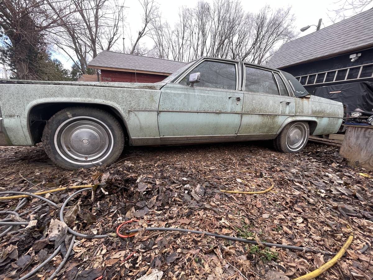 Cadillac-fleetwood-brougham-1978-green-15