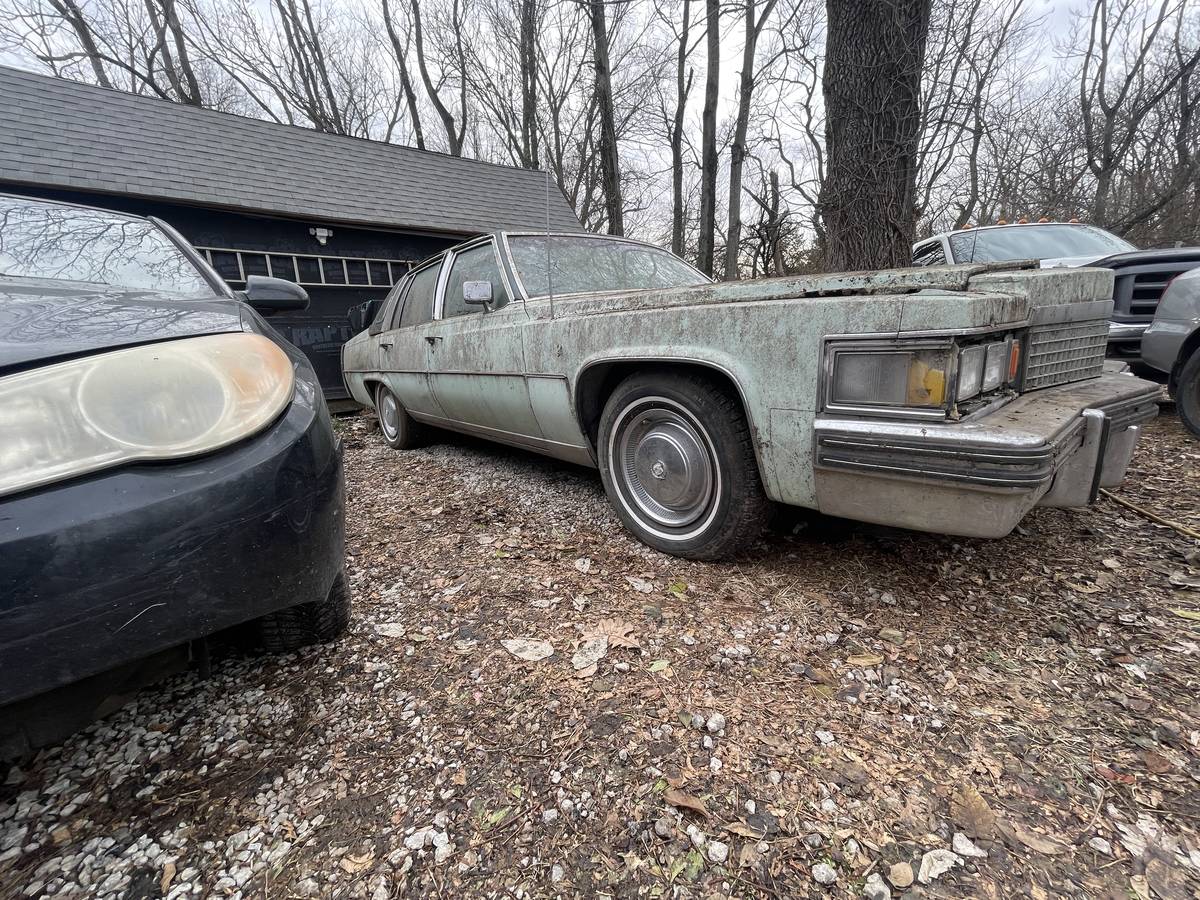 Cadillac-fleetwood-brougham-1978-green-8