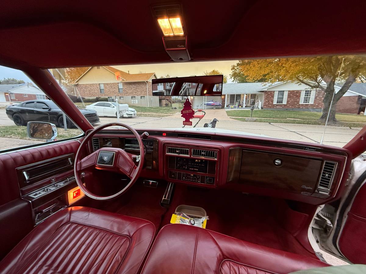 Cadillac-fleetwood-brougham-1987-2