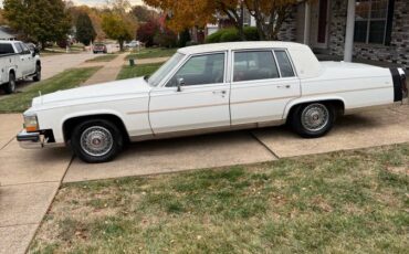 Cadillac-fleetwood-brougham-1987-3