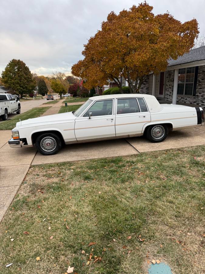 Cadillac-fleetwood-brougham-1987-3