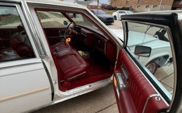 Cadillac-fleetwood-brougham-1987-5