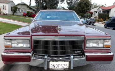 Cadillac-fleetwood-brougham-1990-1