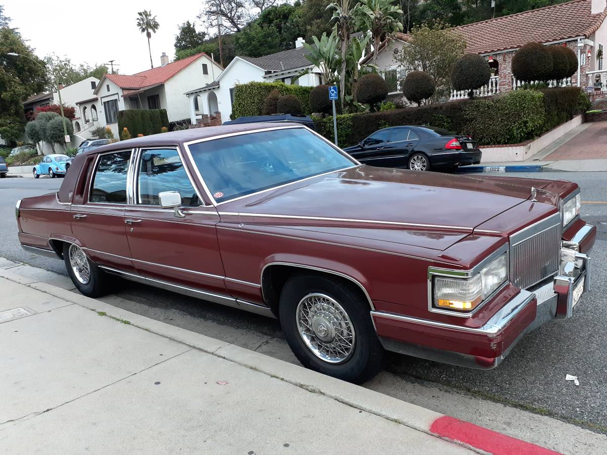 Cadillac-fleetwood-brougham-1990-11