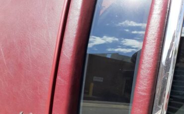 Cadillac-fleetwood-brougham-1990