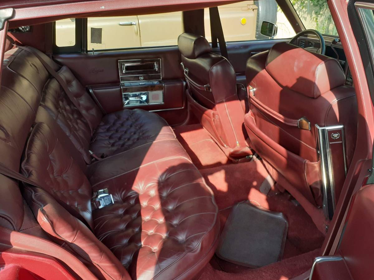 Cadillac-fleetwood-brougham-1990-6