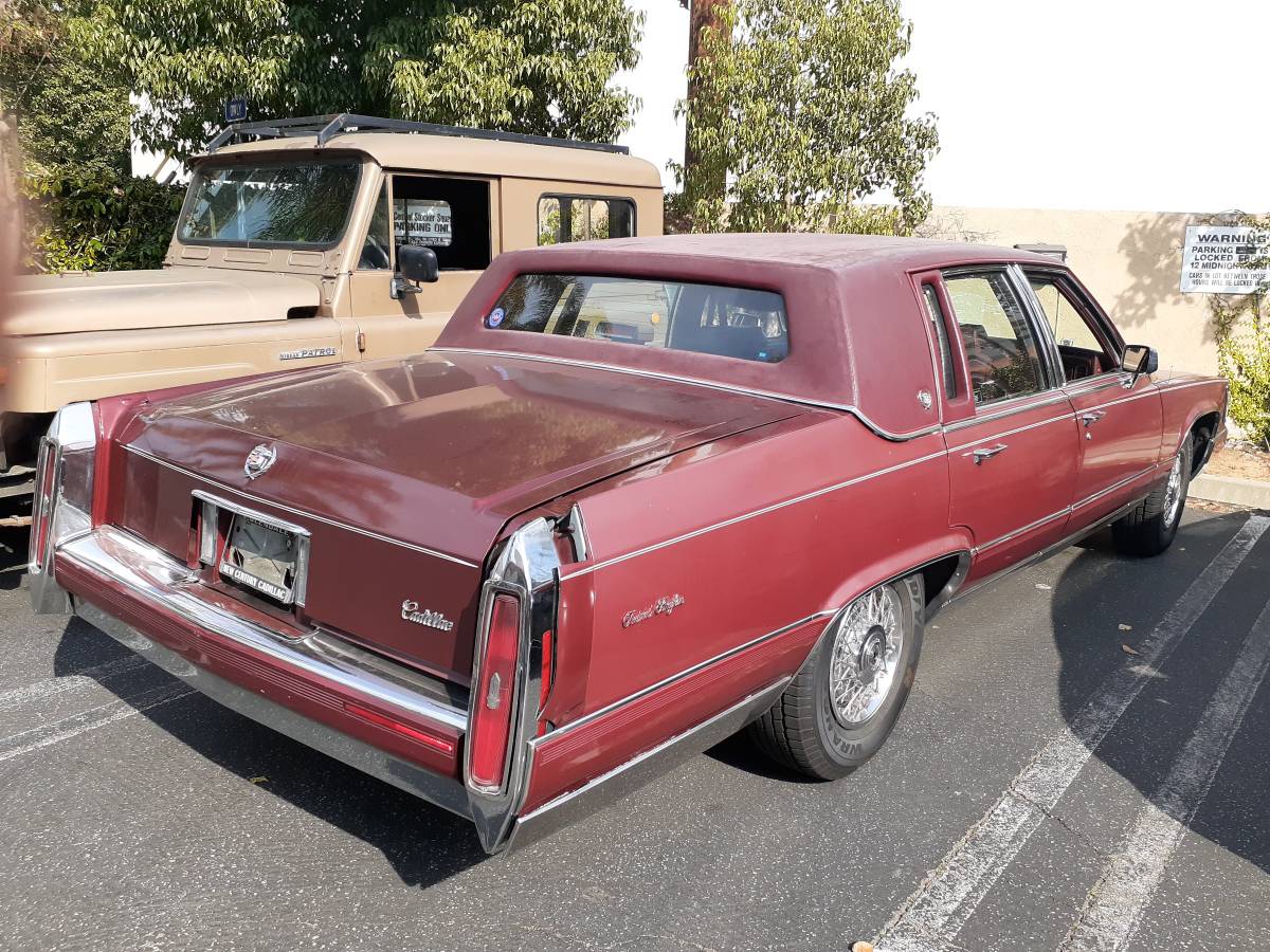 Cadillac-fleetwood-brougham-1990-8
