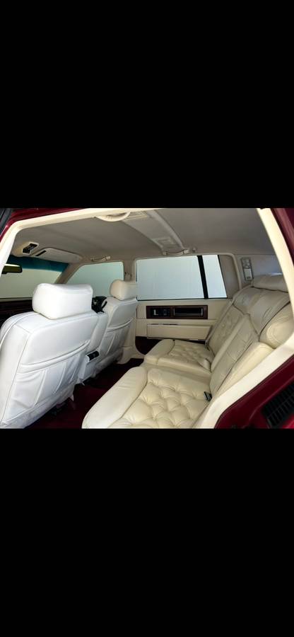 Cadillac-fleetwood-brougham-1992-10