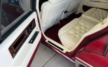 Cadillac-fleetwood-brougham-1992-11