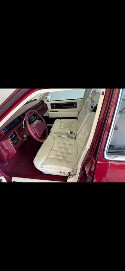 Cadillac-fleetwood-brougham-1992-6