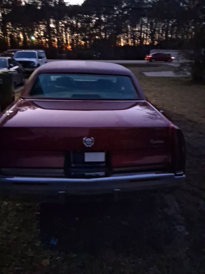 Cadillac-fleetwood-brougham-1996-1