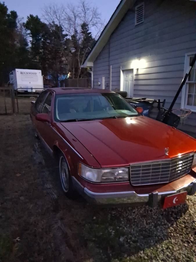 Cadillac-fleetwood-brougham-1996-2