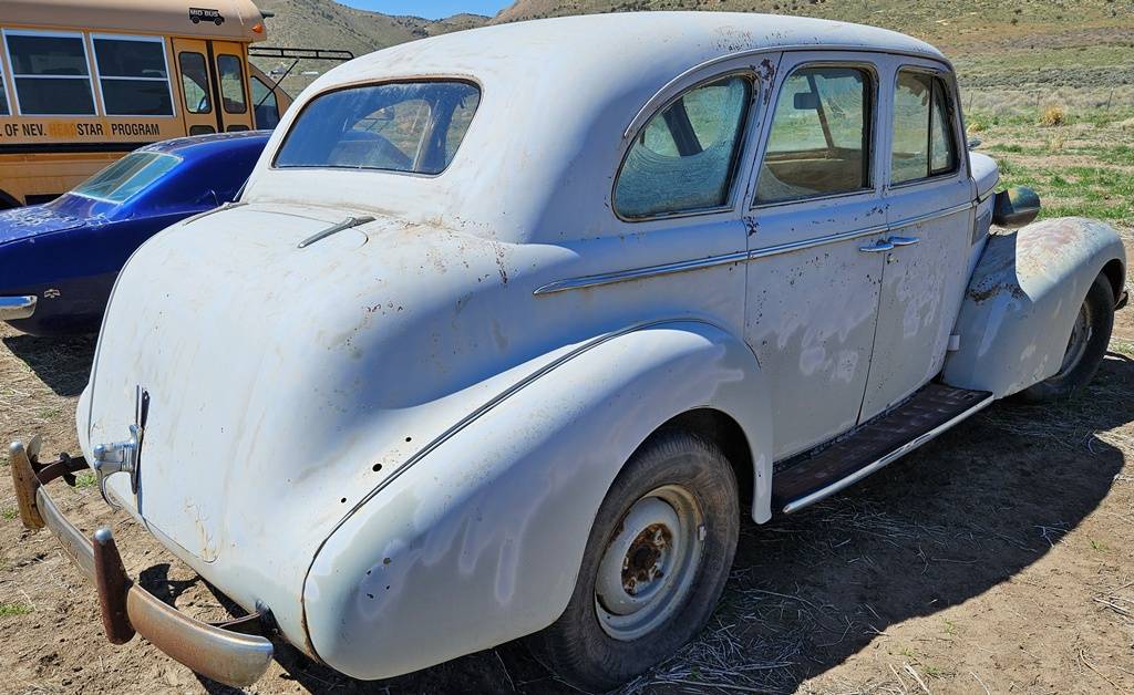 Cadillac-lasalle-1939-black-2