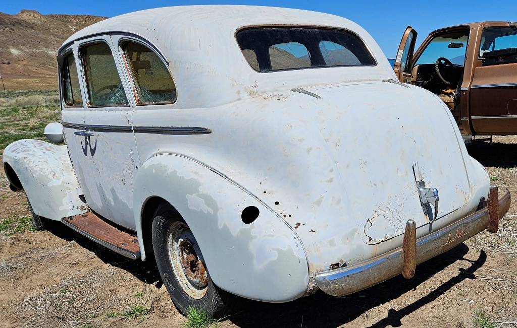 Cadillac-lasalle-1939-black-3