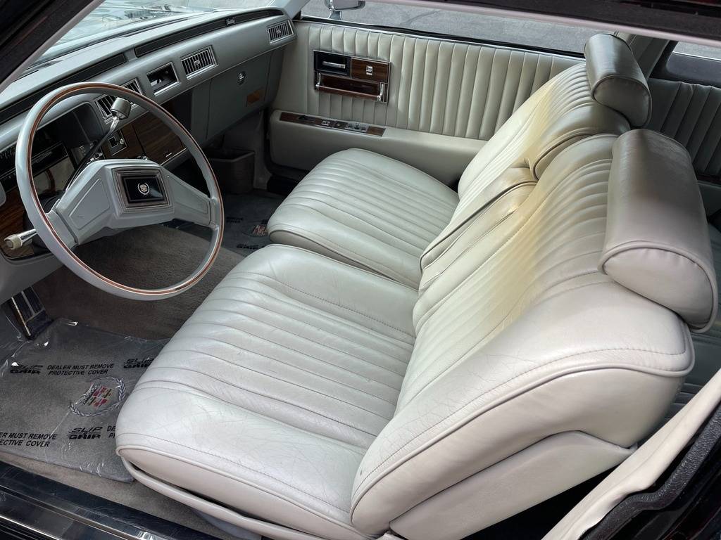 Cadillac-san-remo-coupe-1977-black-185