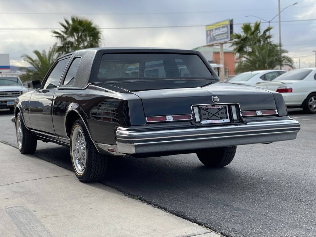 Cadillac-san-remo-coupe-1977-black-236