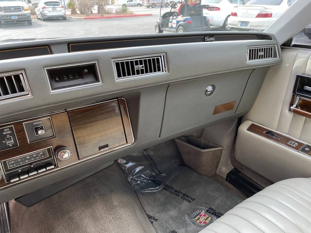 Cadillac-san-remo-coupe-1977-black-42