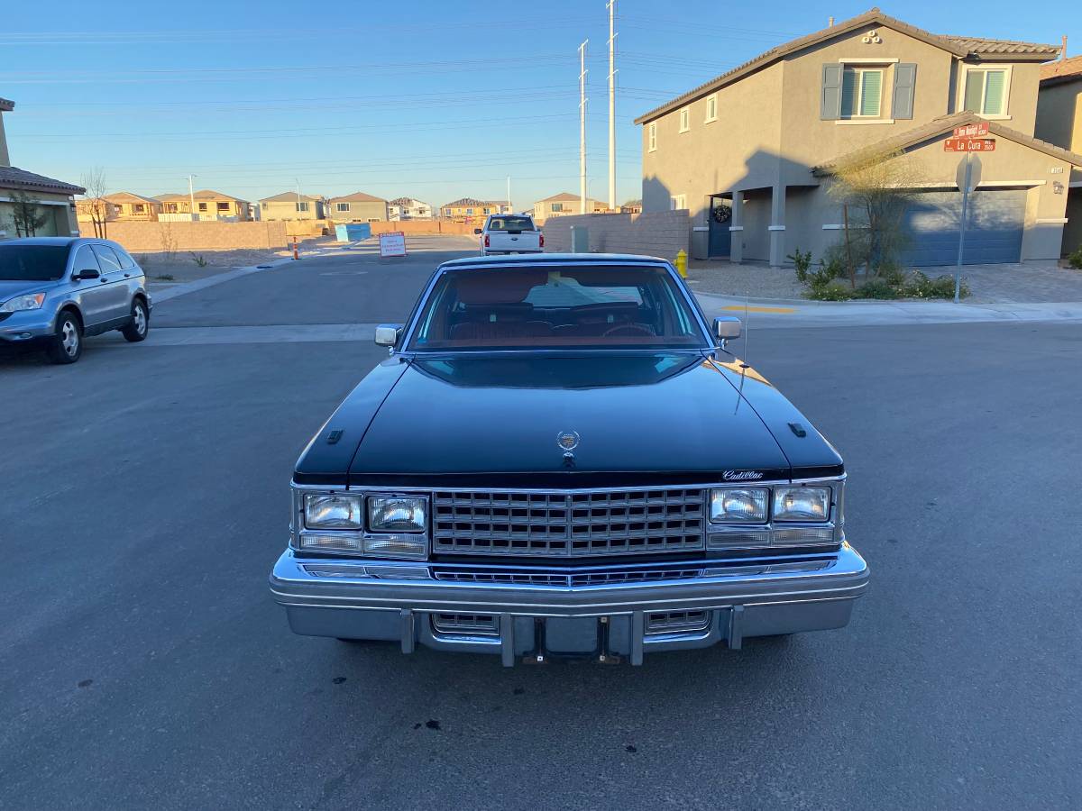 Cadillac-sedan-deville-1976-black-1