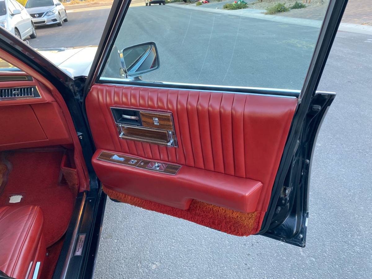 Cadillac-sedan-deville-1976-black-3