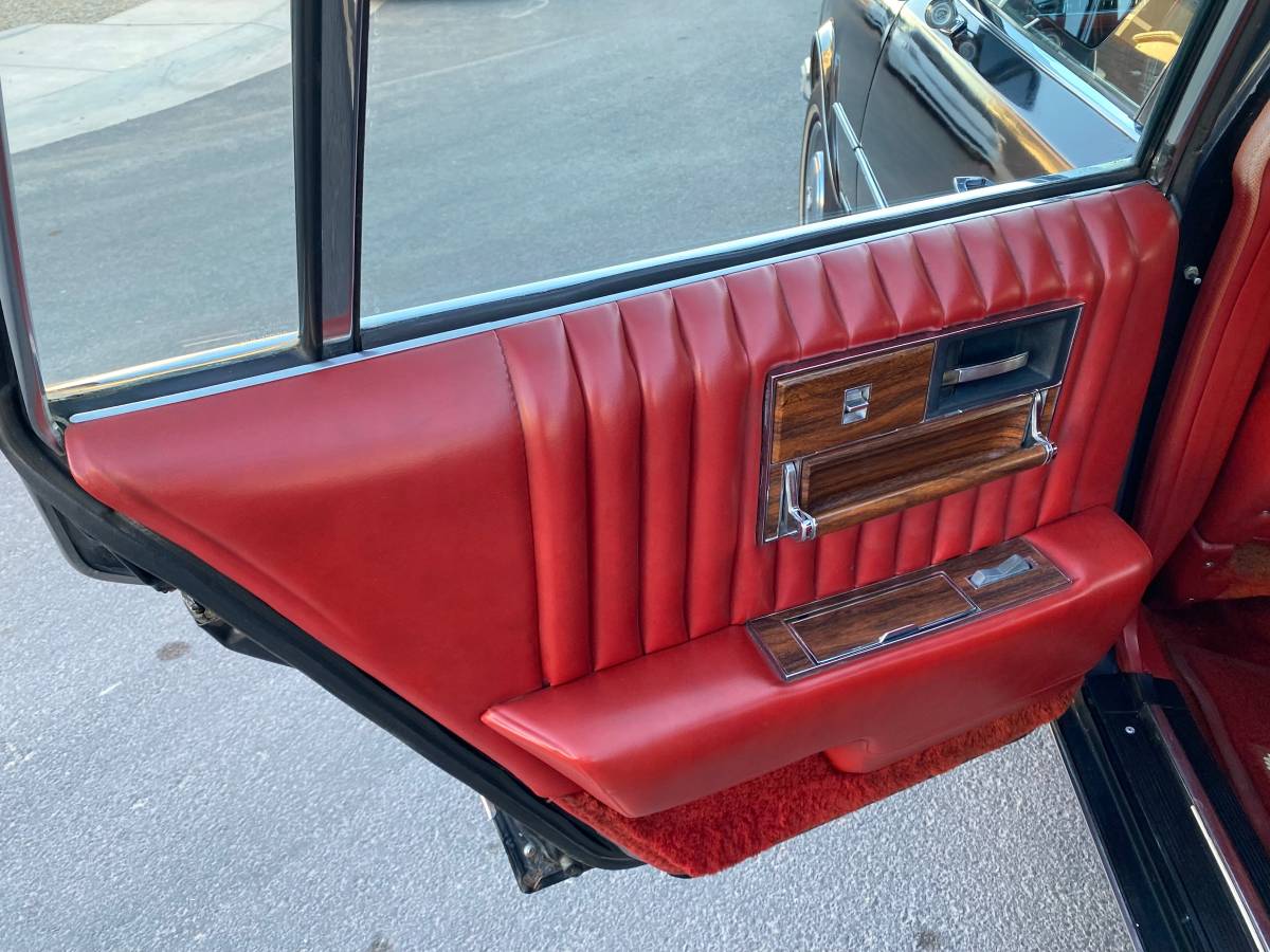 Cadillac-sedan-deville-1976-black-8