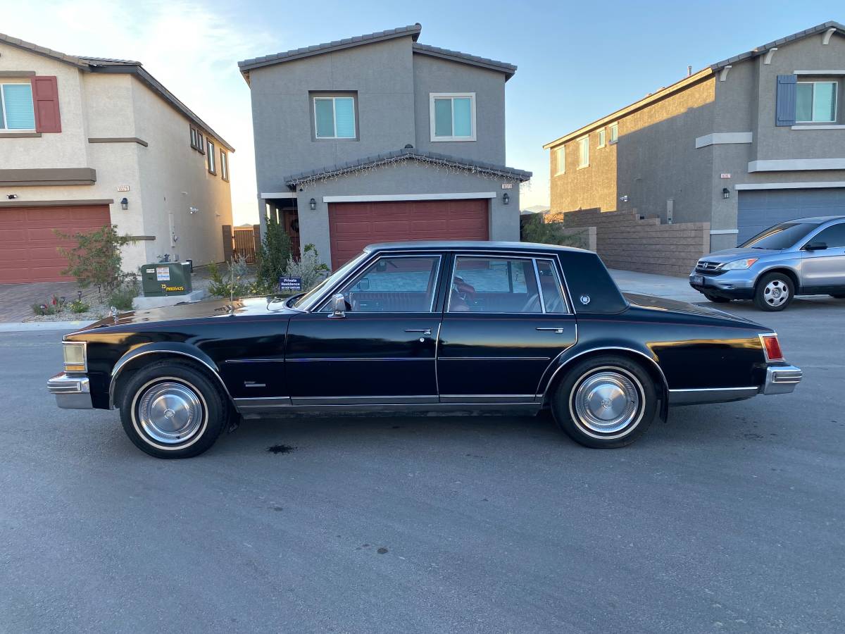 Cadillac-sedan-deville-1976-black