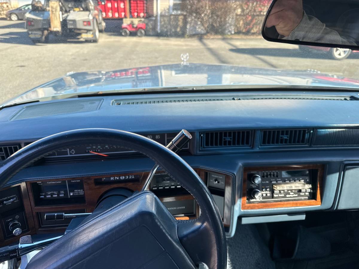 Cadillac-sedan-deville-1991-blue-10