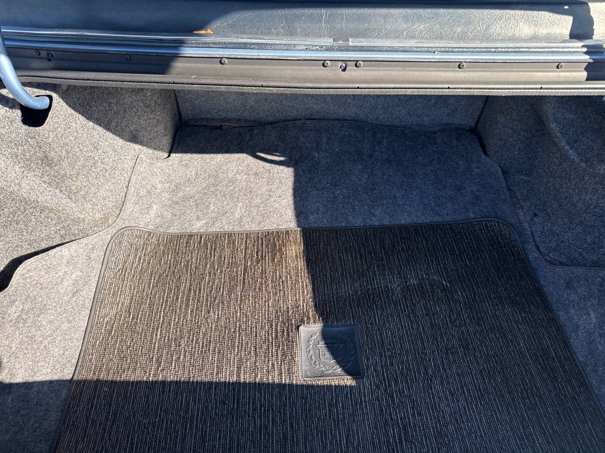 Cadillac-sedan-deville-1991-blue-12