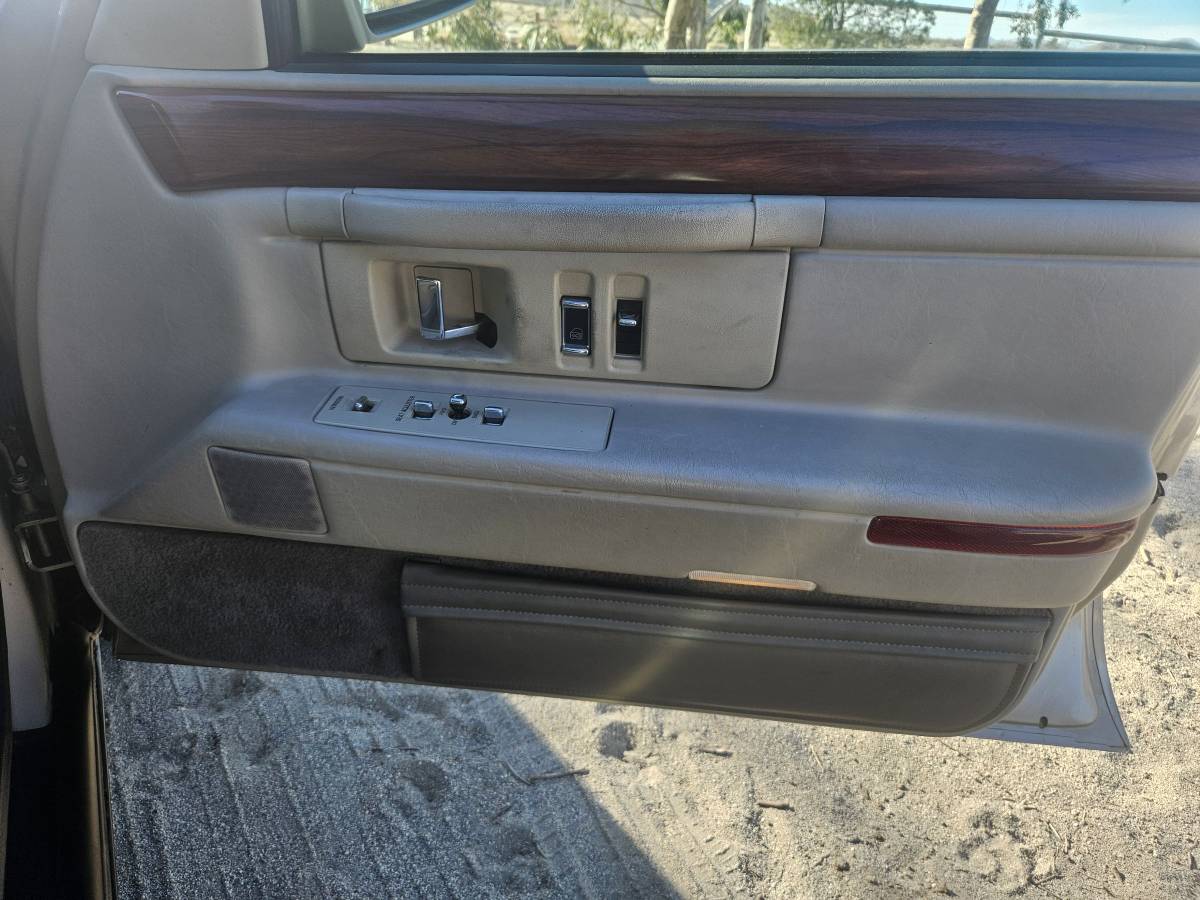 Cadillac-sedan-deville-1994-brown-1