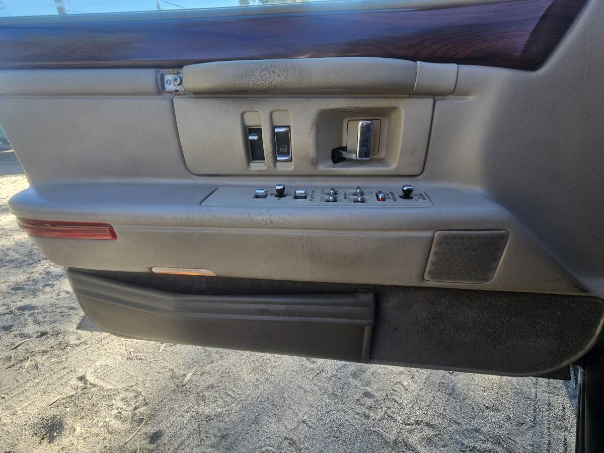 Cadillac-sedan-deville-1994-brown-12