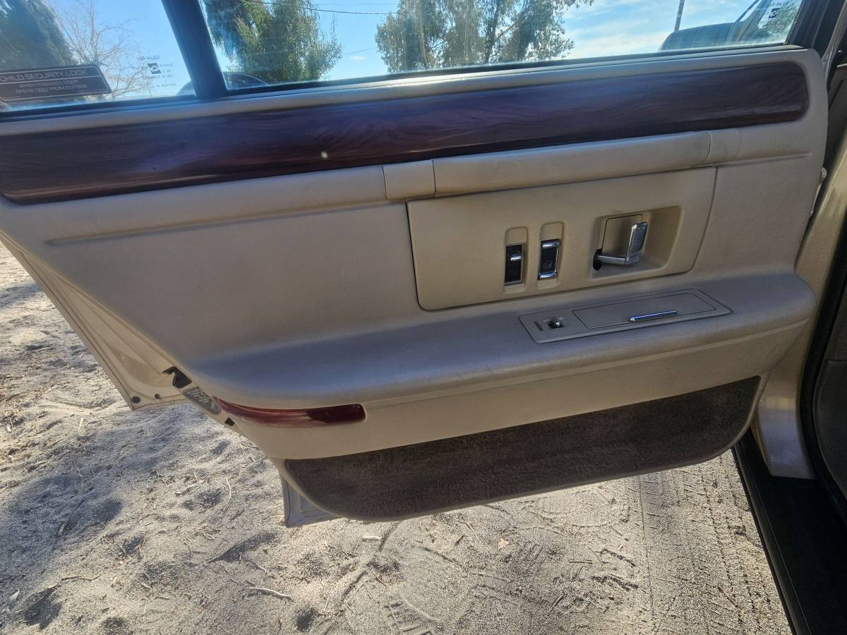 Cadillac-sedan-deville-1994-brown-14