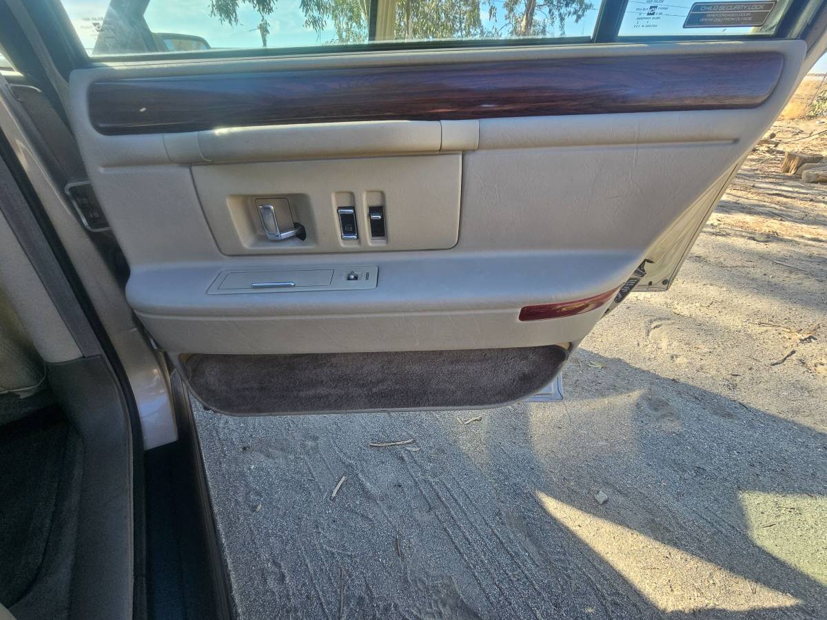 Cadillac-sedan-deville-1994-brown-15