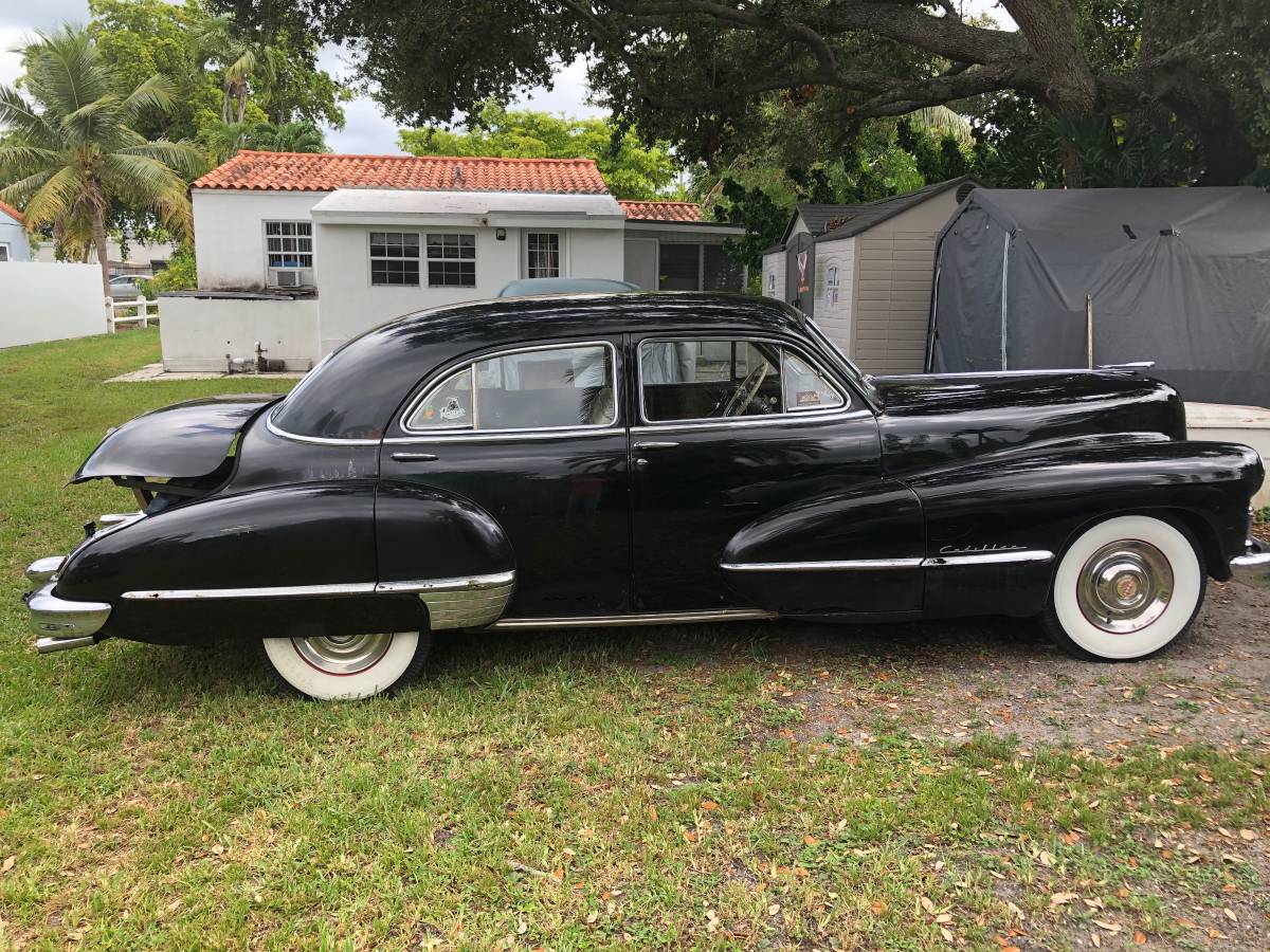 Cadillac-series-62-1947-black-3