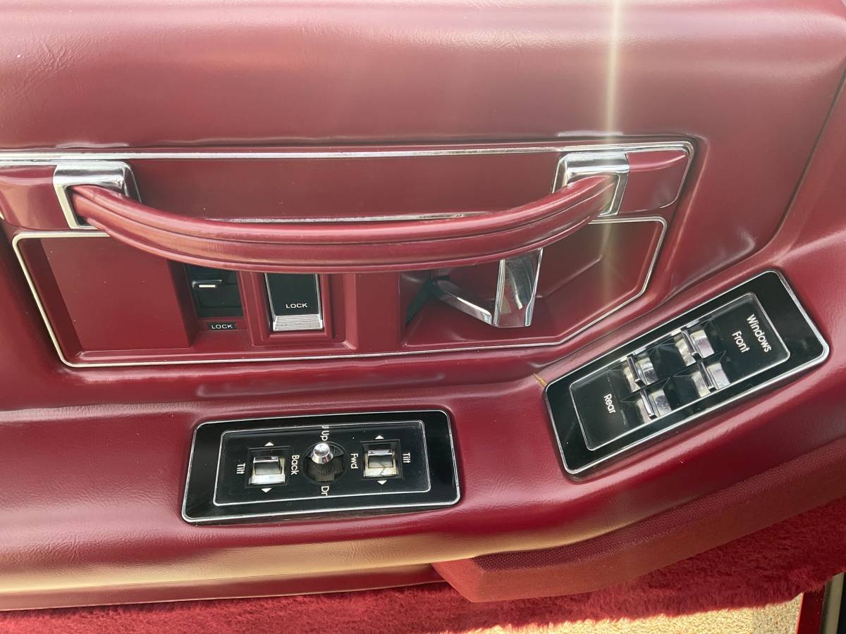 Cadillac-seville-1989-red-8