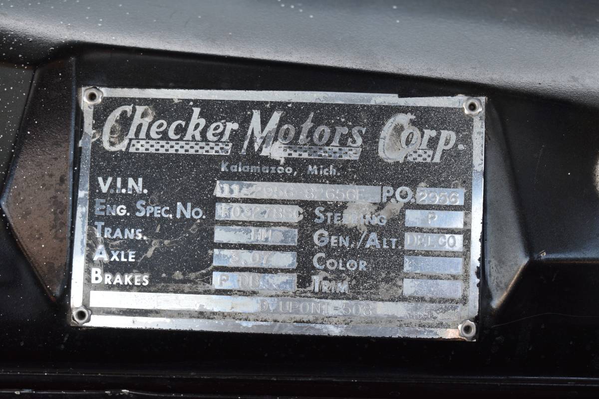 Checker-motors-corporation-1978-silver-12