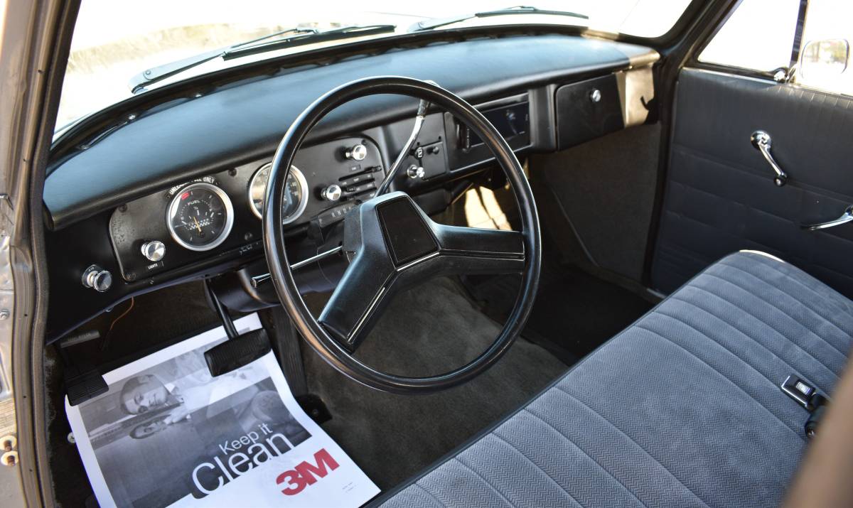 Checker-motors-corporation-1978-silver-16