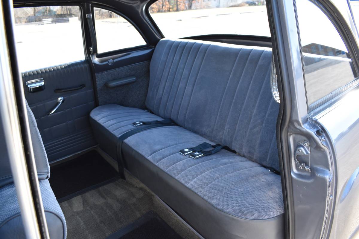 Checker-motors-corporation-1978-silver-17