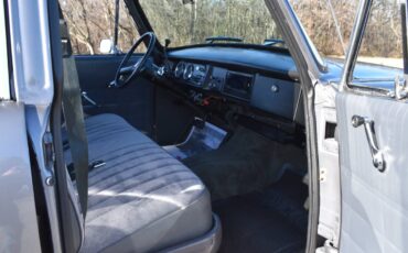 Checker-motors-corporation-1978-silver-21