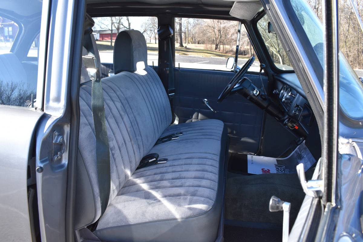 Checker-motors-corporation-1978-silver-22