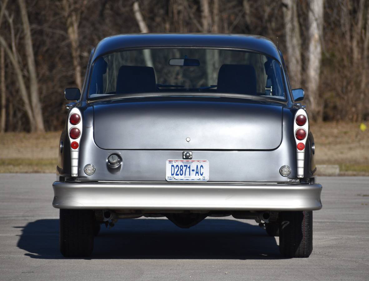 Checker-motors-corporation-1978-silver-3