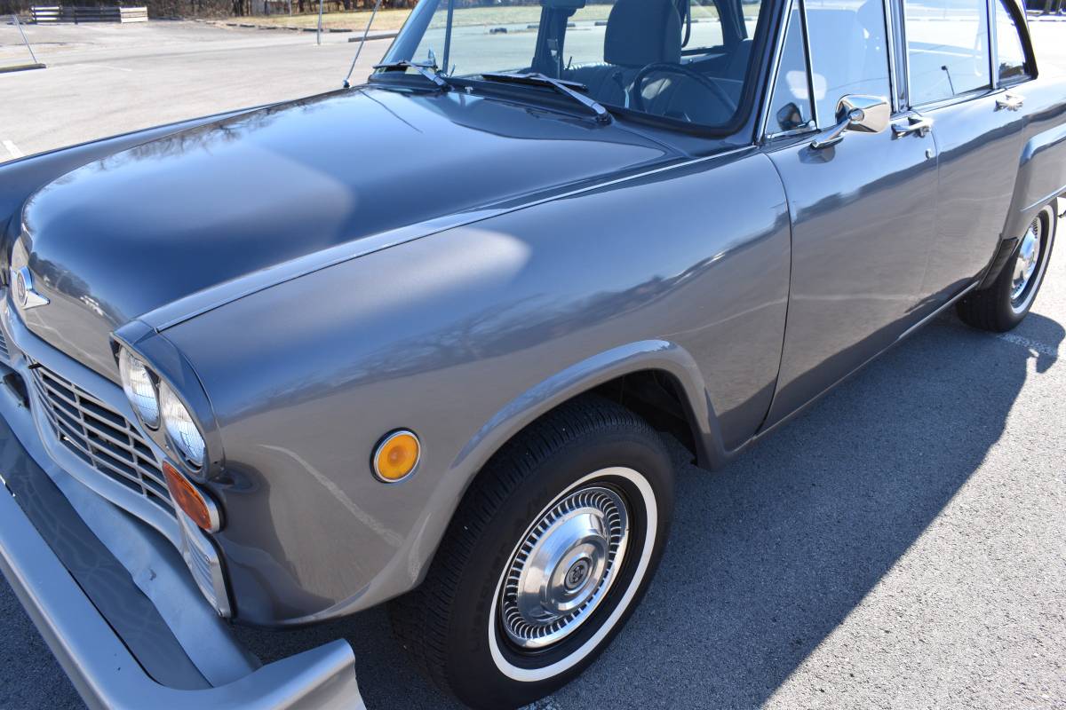 Checker-motors-corporation-1978-silver-7