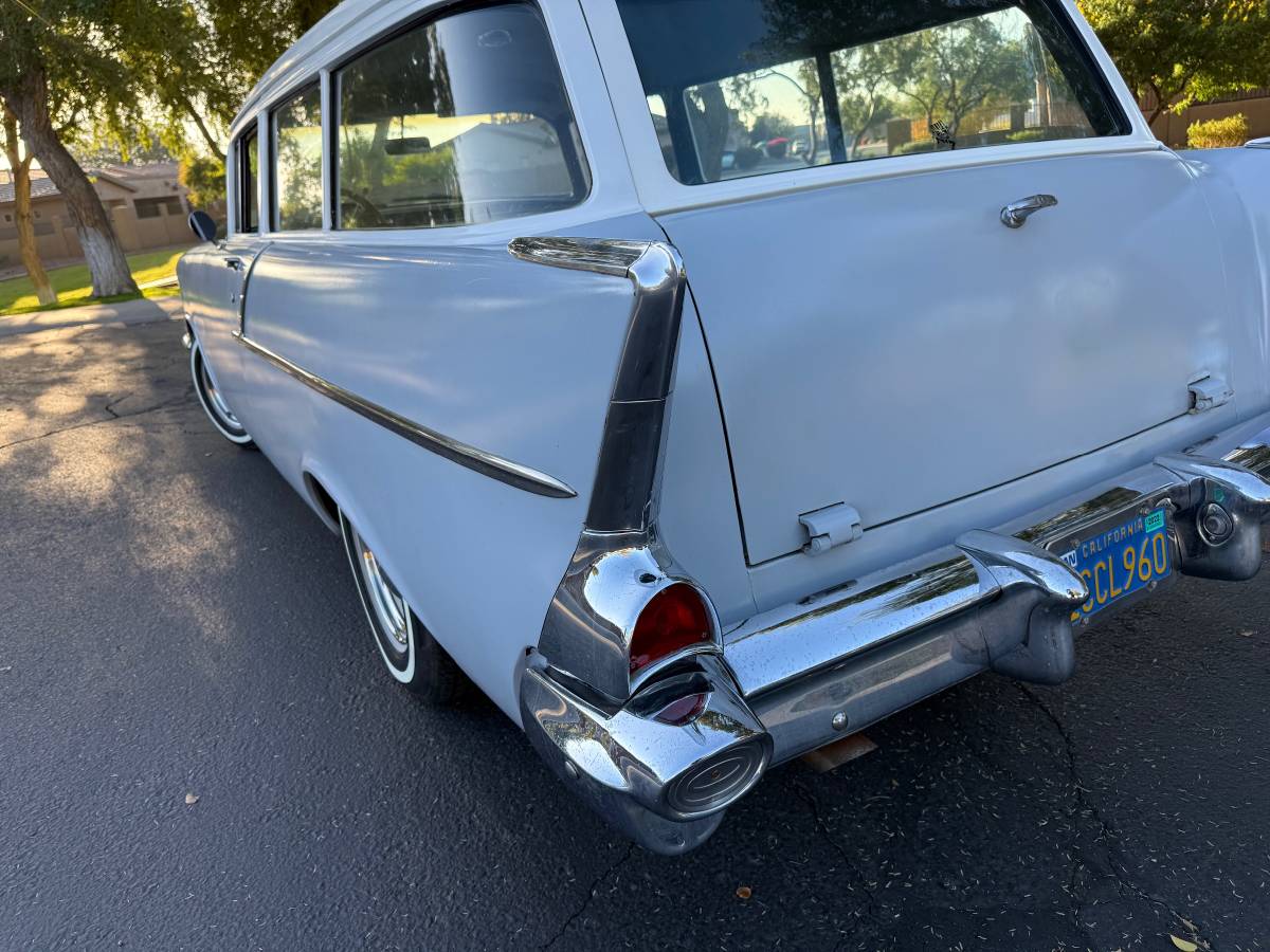 Chevrolet-150-2-dr-wagon-1957-grey-11