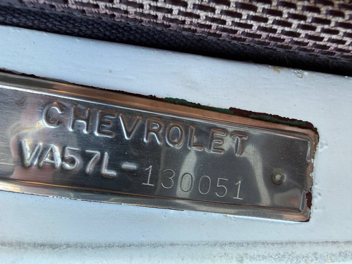 Chevrolet-150-2-dr-wagon-1957-grey-23
