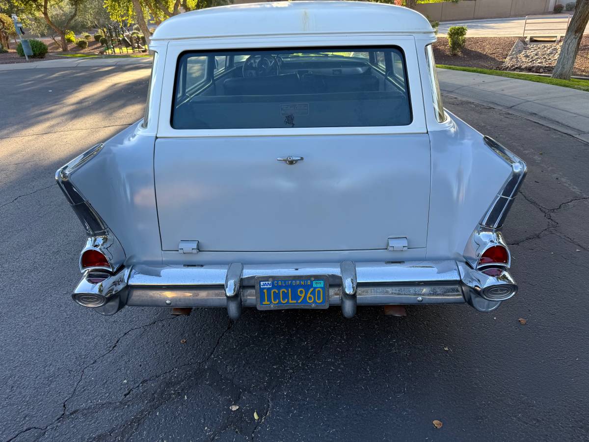 Chevrolet-150-2-dr-wagon-1957-grey-3