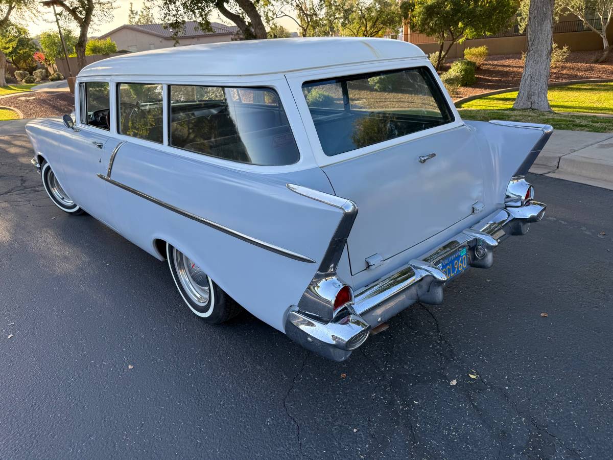 Chevrolet-150-2-dr-wagon-1957-grey-5