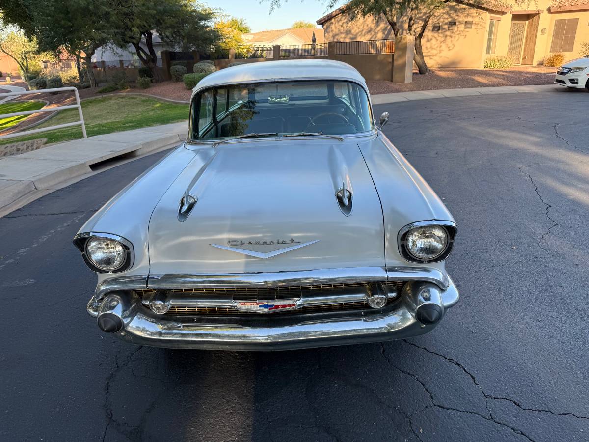Chevrolet-150-2-dr-wagon-1957-grey-6