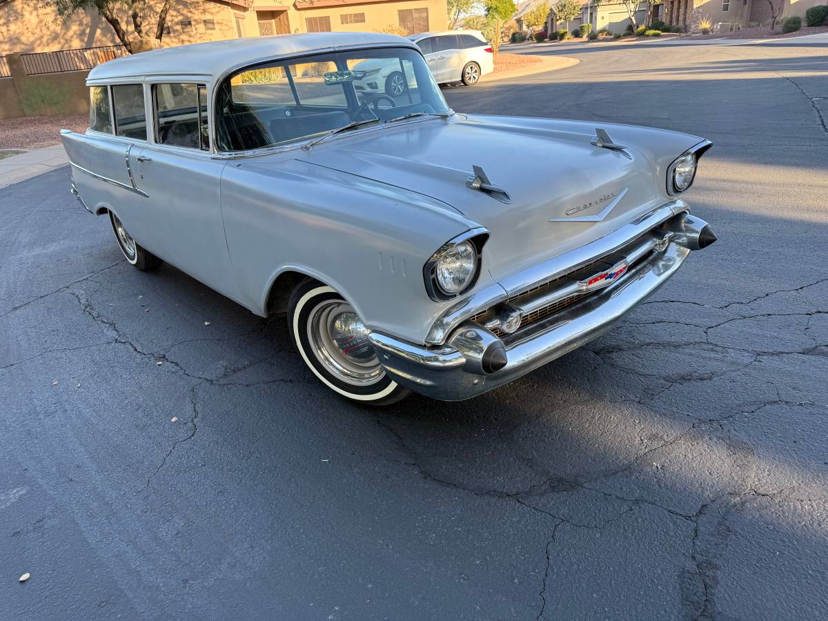 Chevrolet-150-2-dr-wagon-1957-grey-8